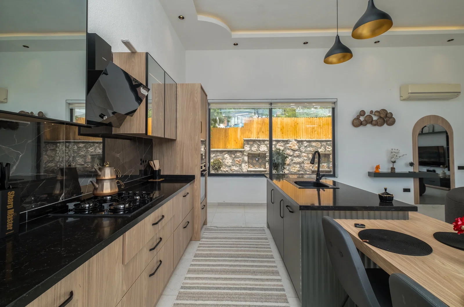 Sarıbelen’de Korunaklı, Çocuk Havuzlu, Jakuzili, Lüks Villa
