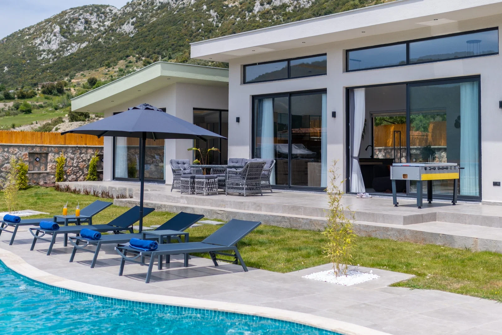 Sarıbelen’de Korunaklı, Çocuk Havuzlu, Jakuzili, Lüks Villa