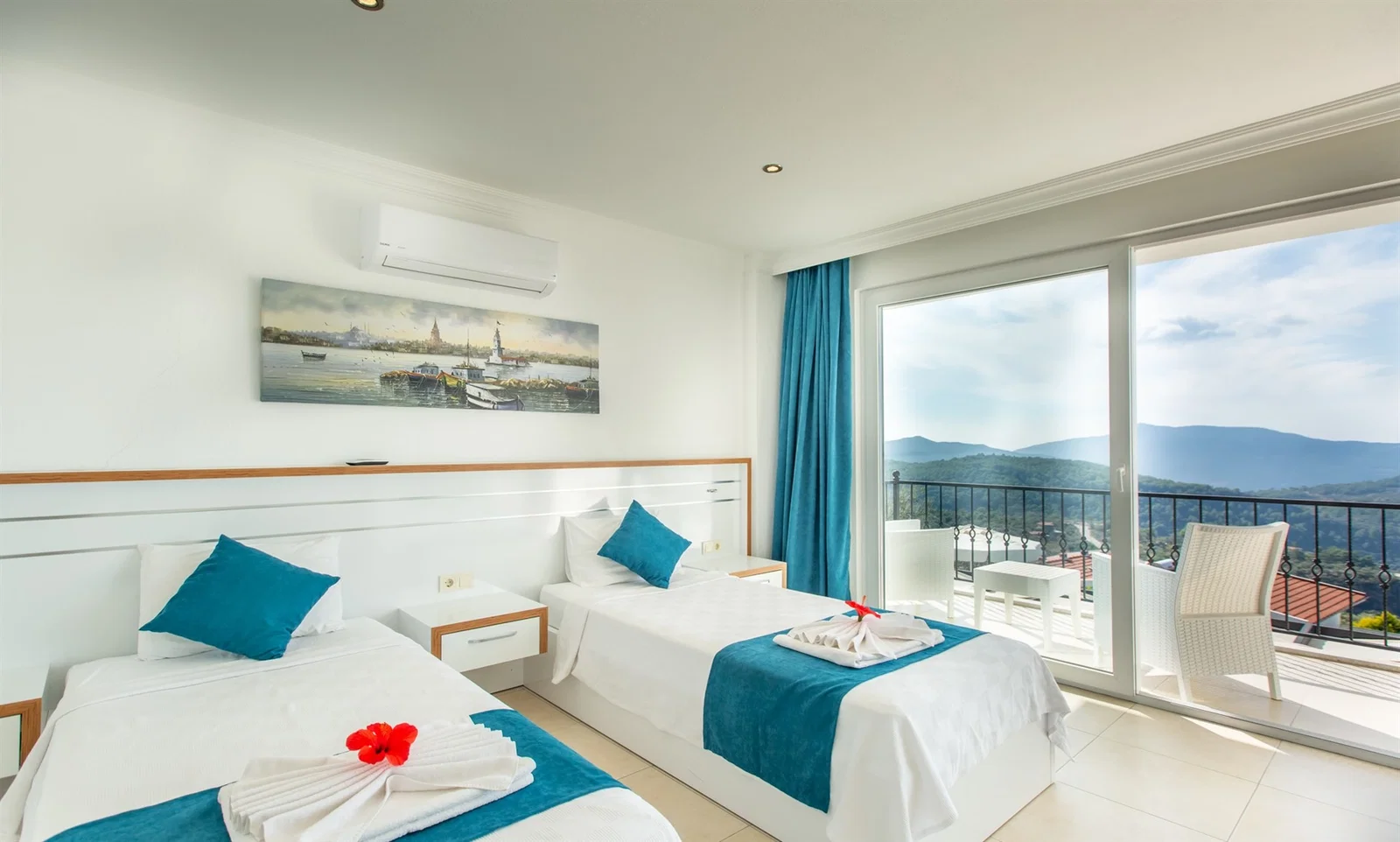 Üzümlü’de Denize Sıfır, Isıtmalı Havuzlu, Jakuzili, Ekonomik Villa