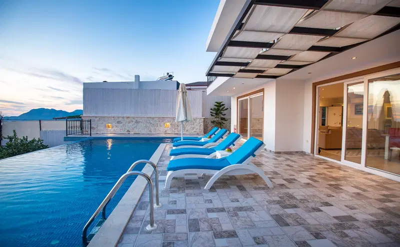Üzümlü’de ısıtmalı havuzlu kiralık villa, fotoğraf 2