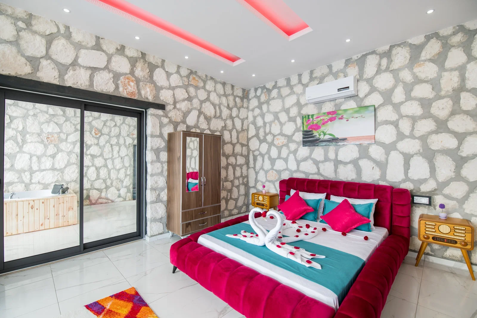 İslamlar’da Korunaklı, Isıtmalı Havuzlu, 2 Kişilik, Ekonomik Villa