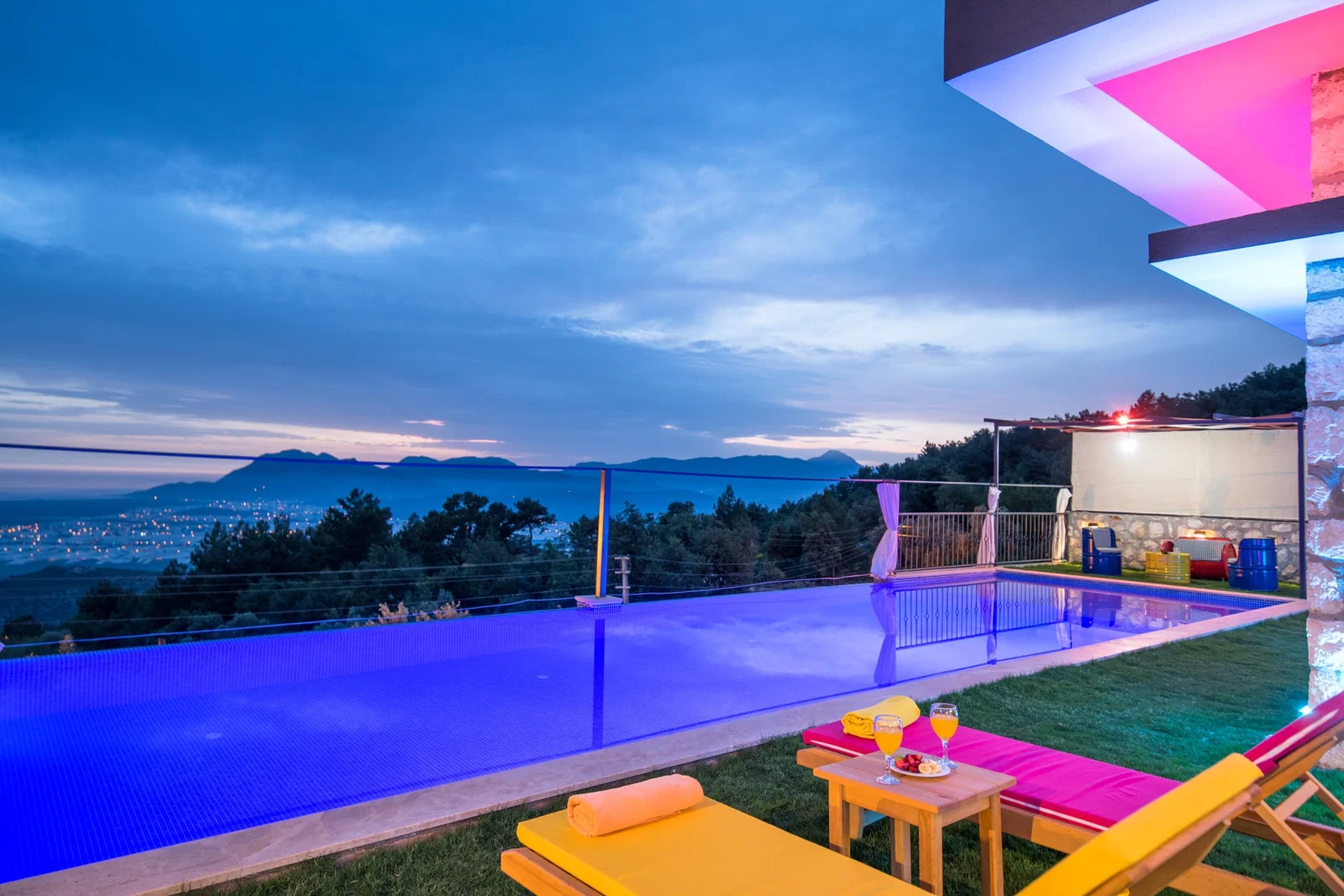 İslamlar’da Korunaklı, Isıtmalı Havuzlu, 2 Kişilik, Ekonomik Villa