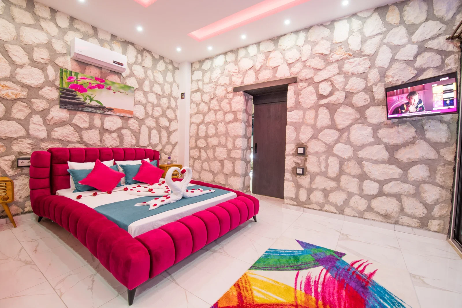 İslamlar’da Korunaklı, Isıtmalı Havuzlu, 2 Kişilik, Ekonomik Villa