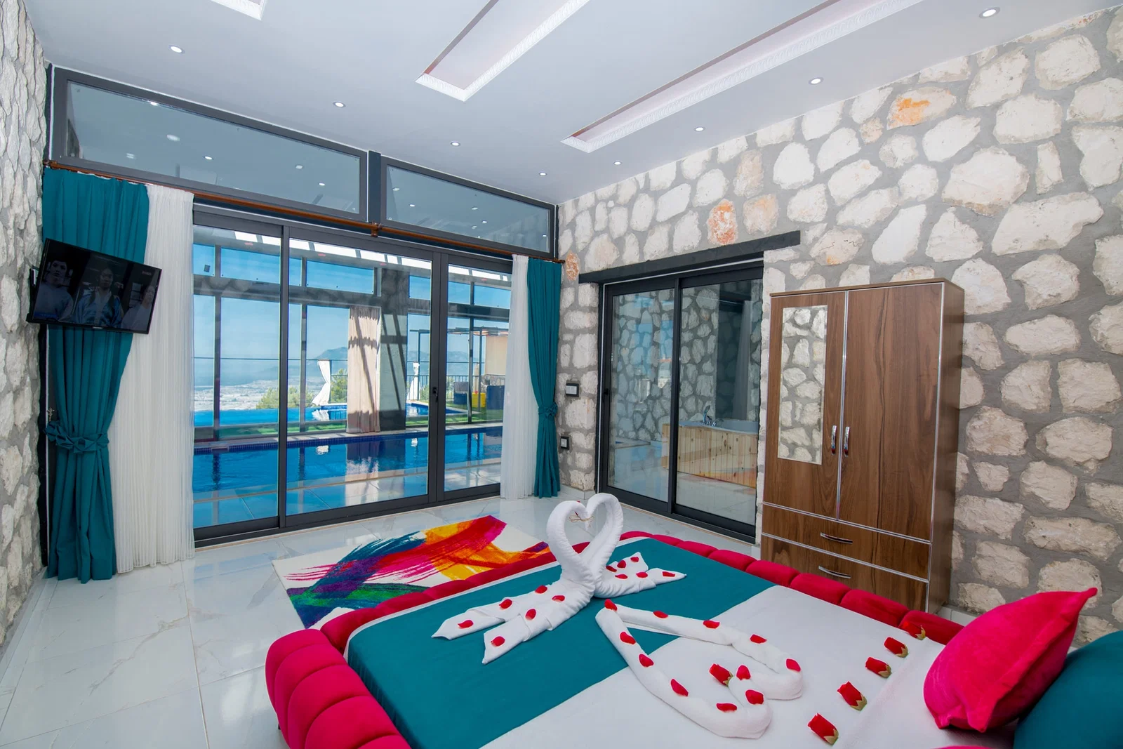 İslamlar’da Korunaklı, Isıtmalı Havuzlu, 2 Kişilik, Ekonomik Villa