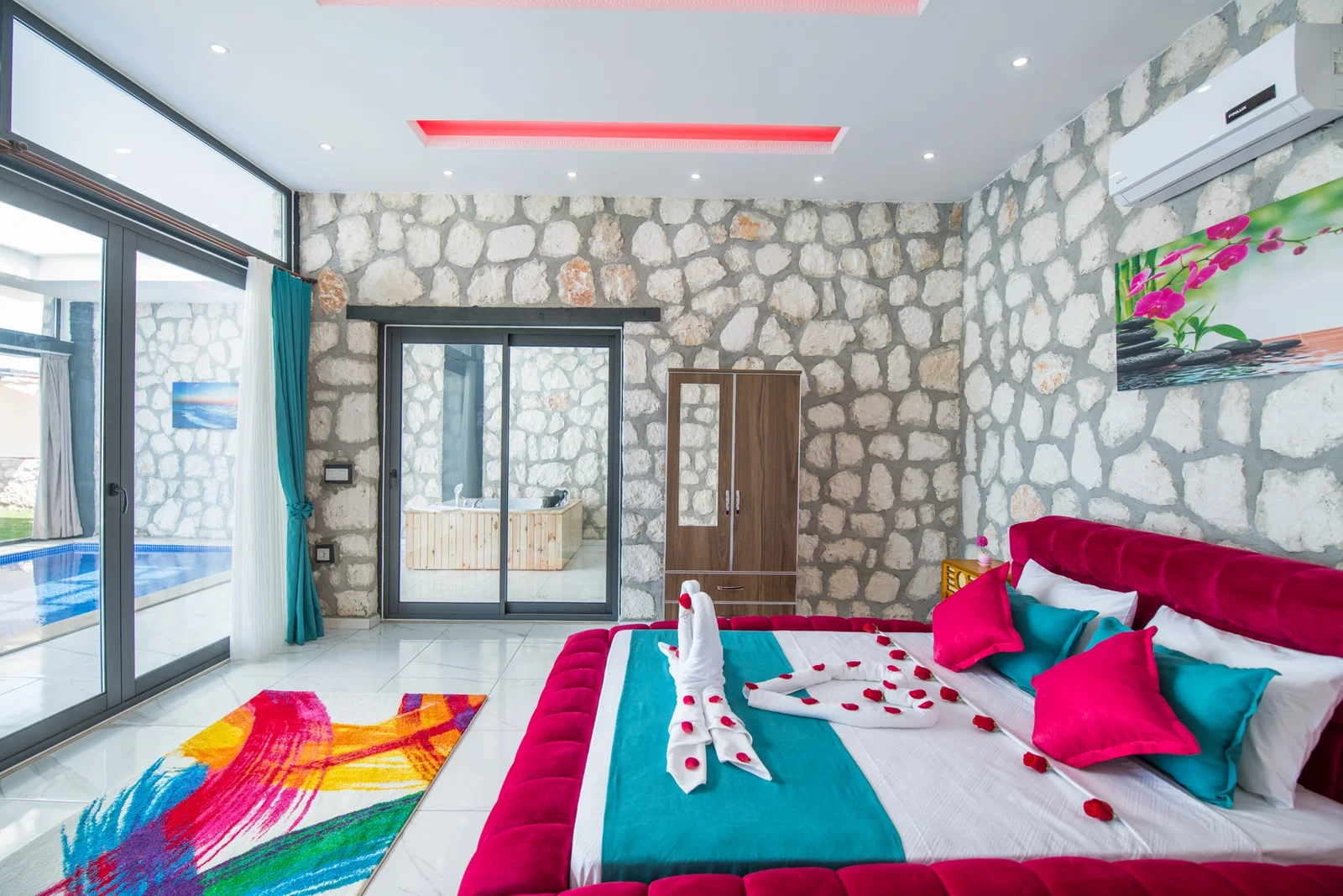 İslamlar’da Korunaklı, Isıtmalı Havuzlu, 2 Kişilik, Ekonomik Villa