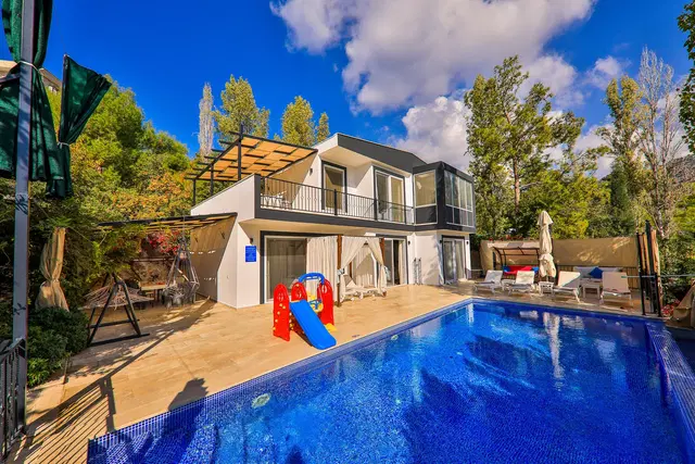 Huzurlu, Korunaklı Havuzlu Villa – İslamlar, 6 Kişilik