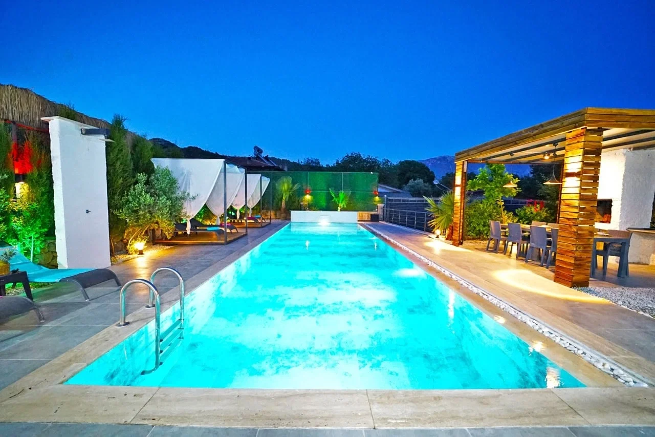 Fethiye’de Huzurlu, Korunaklı Havuzlu, 8 Kişilik, Kiralık Villa