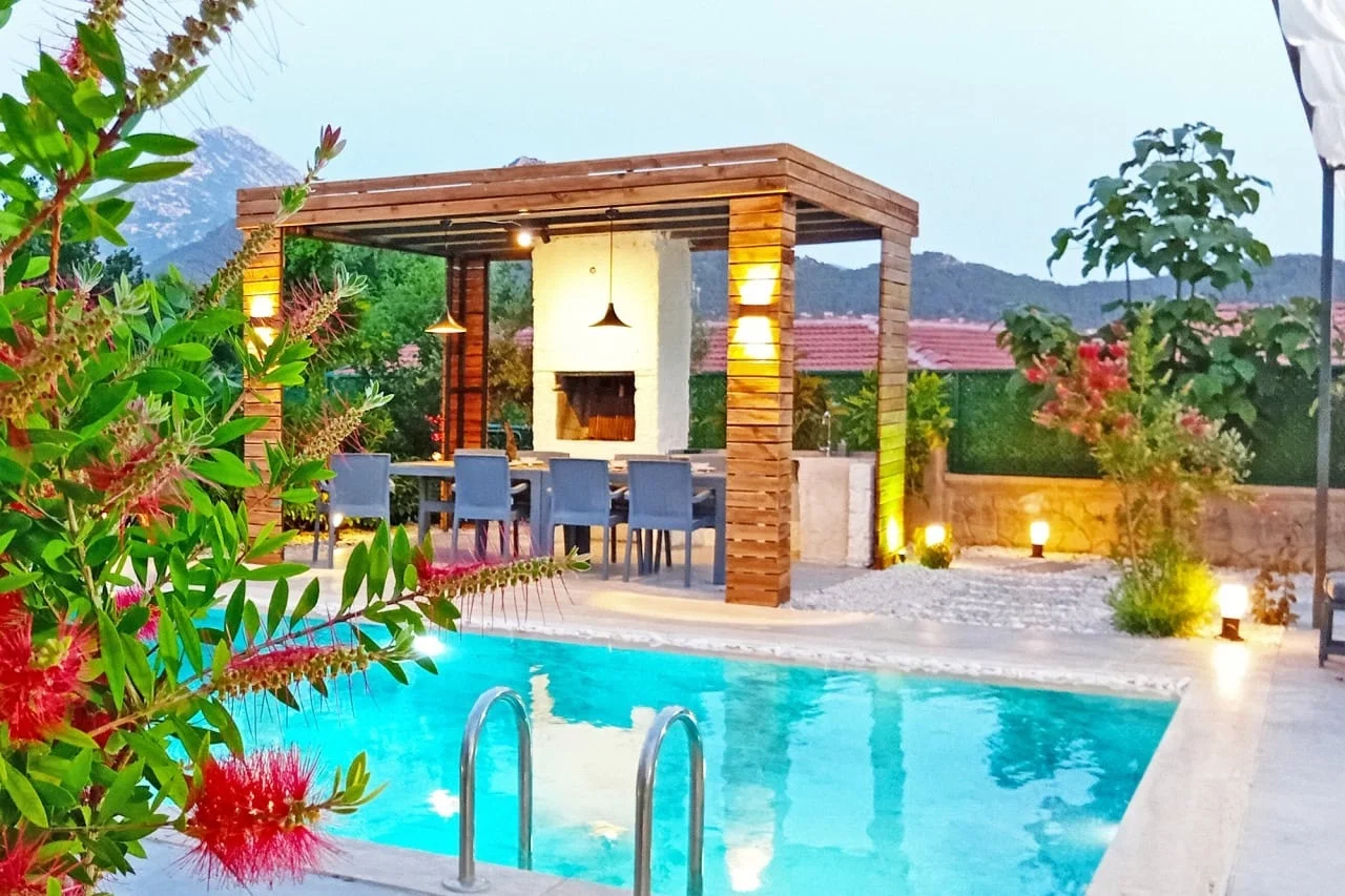 Fethiye’de Huzurlu, Korunaklı Havuzlu, 8 Kişilik, Kiralık Villa