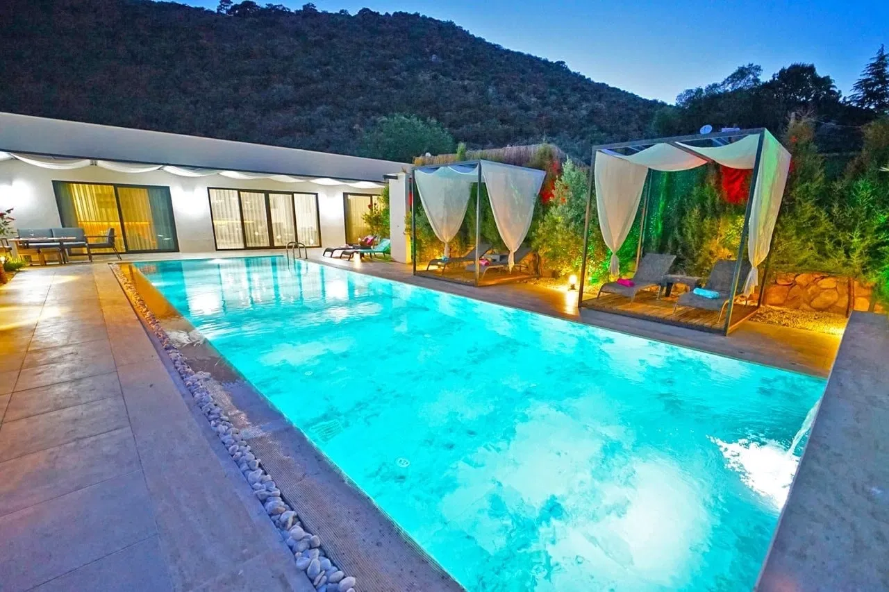 Fethiye’de korunaklı havuzlu kiralık villa