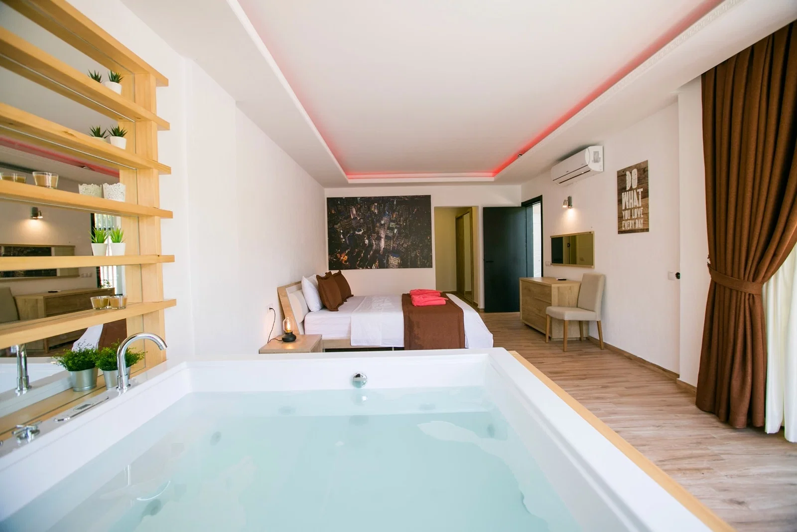 İslamlar’da Balayı Çiftlerine Uygun, Isıtmalı Havuzlu, 2 Yatak Odalı, Ekonomik Villa
