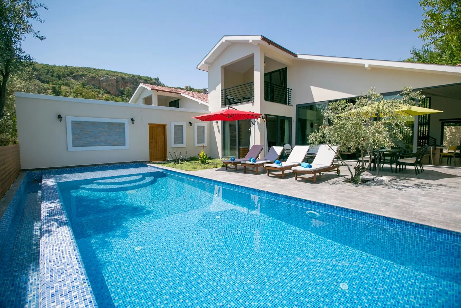 İslamlar’da korunaklı havuzlu kiralık villa