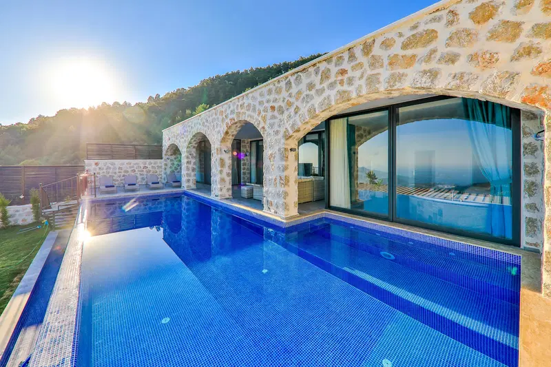 İslamlar’da korunaklı havuzlu kiralık villa