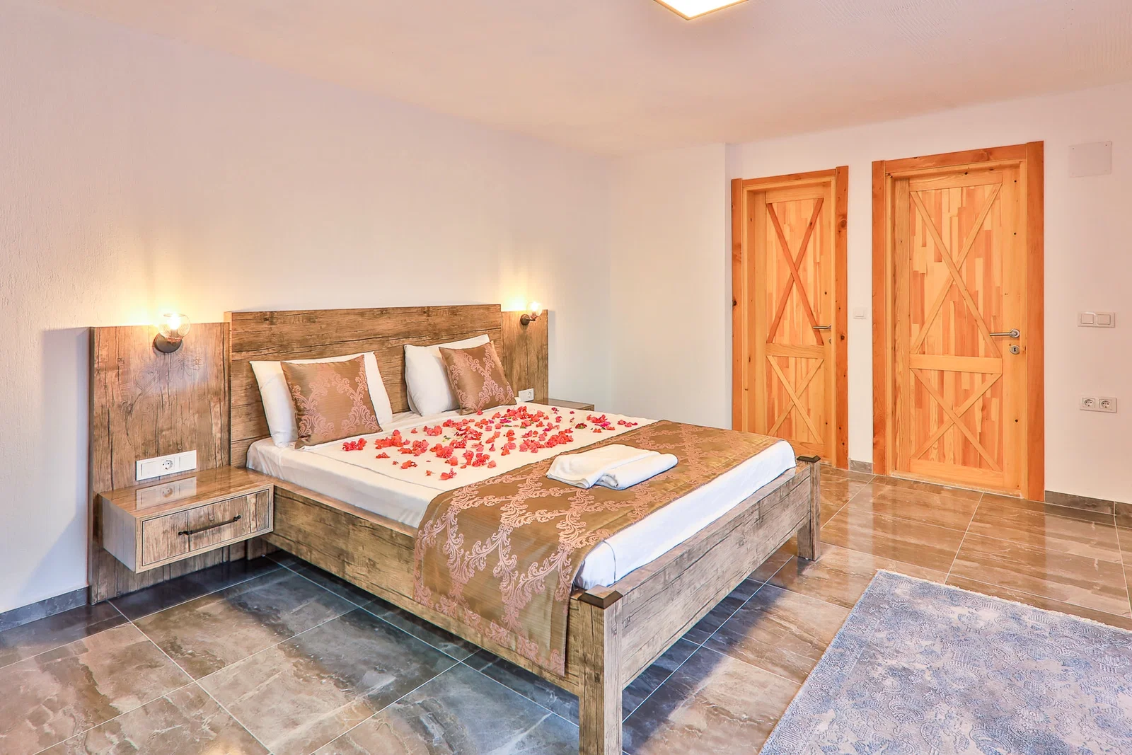 İslamlar’da Korunaklı, Isıtmalı Havuzlu, 3 Yatak Odalı, Kiralık Villa