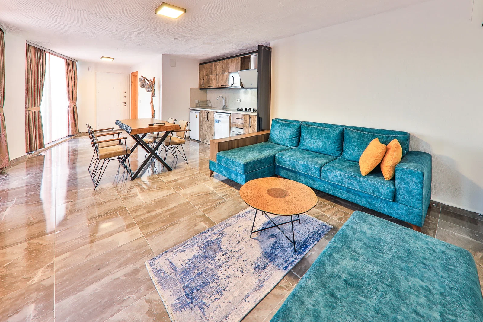 İslamlar’da Korunaklı, Isıtmalı Havuzlu, 3 Yatak Odalı, Kiralık Villa