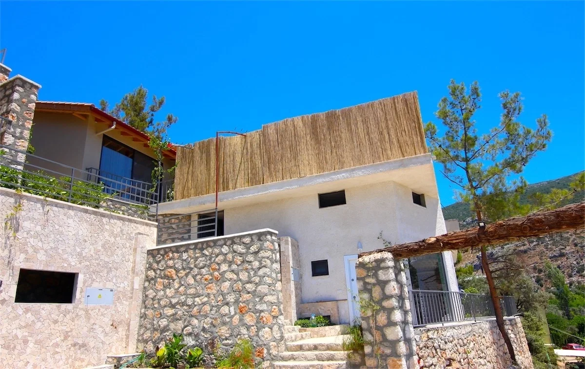 İslamlar’da Korunaklı, Isıtmalı Havuzlu, 3 Yatak Odalı, Kiralık Villa