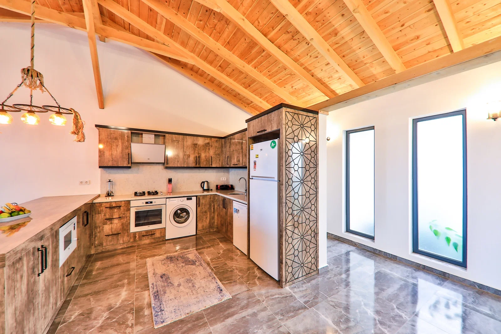 İslamlar’da Korunaklı, Isıtmalı Havuzlu, 3 Yatak Odalı, Kiralık Villa