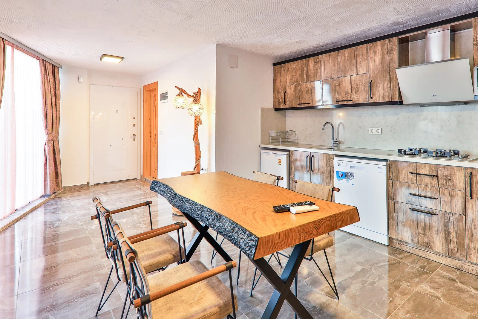 İslamlar’da Korunaklı, Isıtmalı Havuzlu, 3 Yatak Odalı, Kiralık Villa