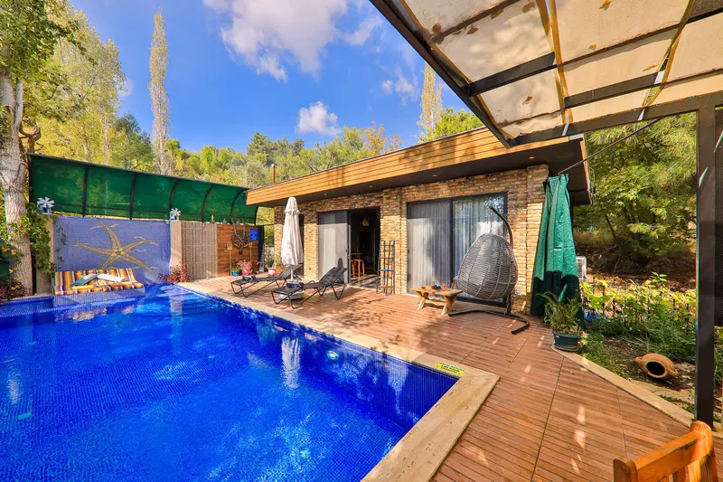 İslamlar’da korunaklı havuzlu kiralık villa