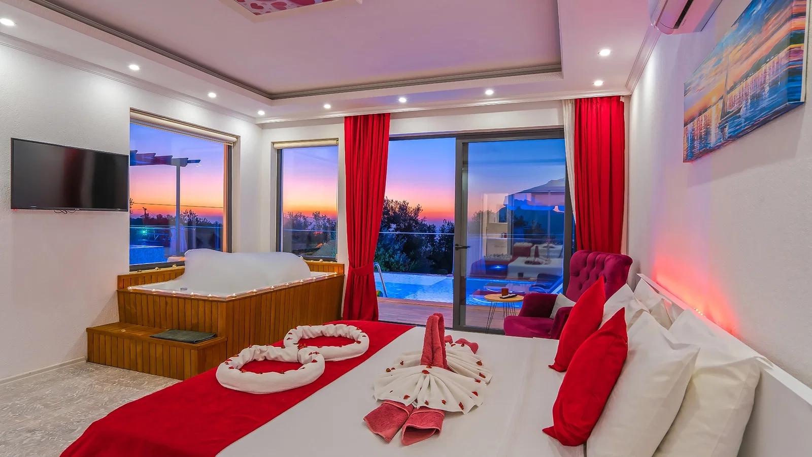 Üzümlü’de Korunaklı, Çocuk Havuzlu, Jakuzili, Kiralık Villa