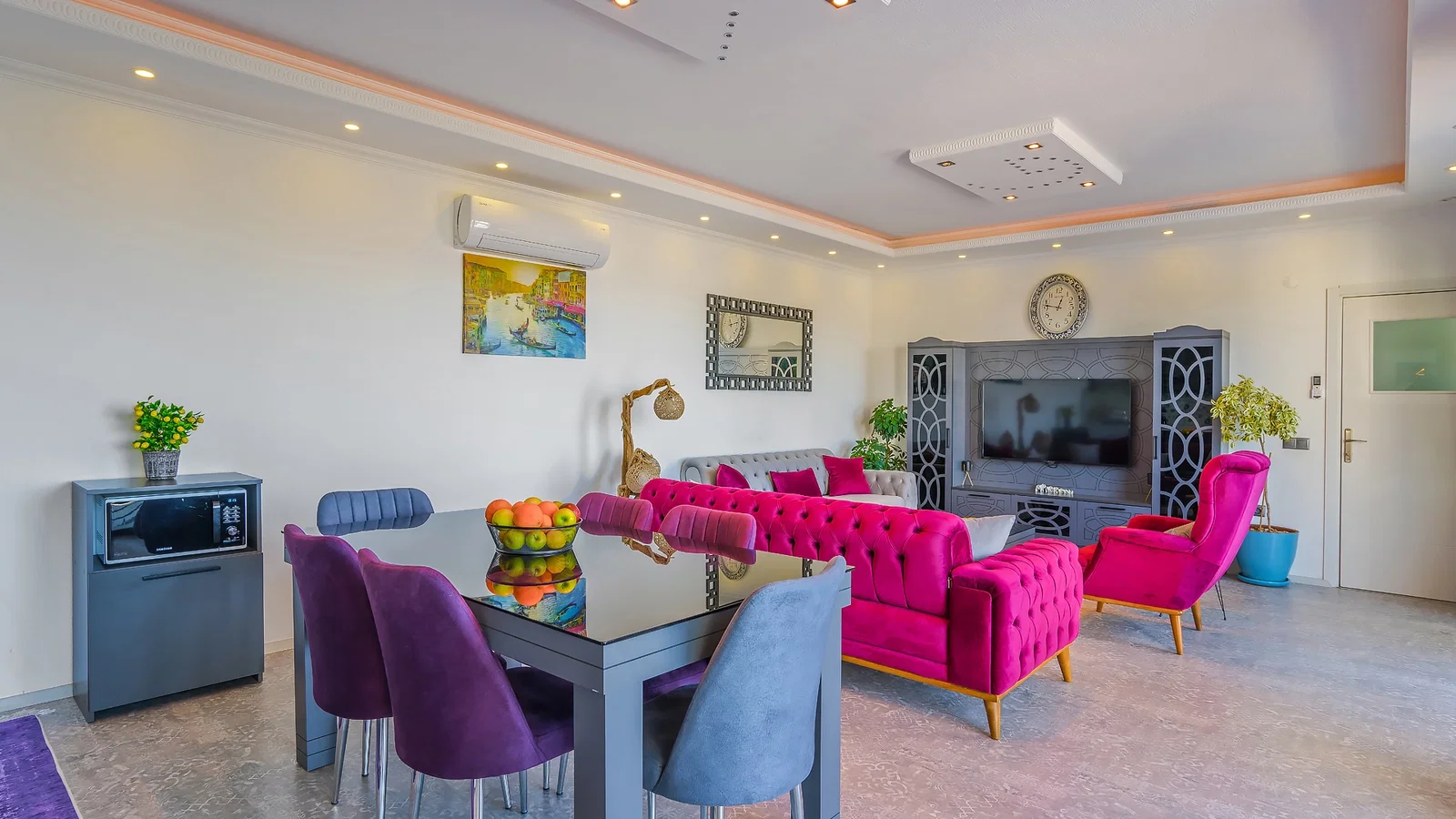 Üzümlü’de Korunaklı, Çocuk Havuzlu, Jakuzili, Kiralık Villa