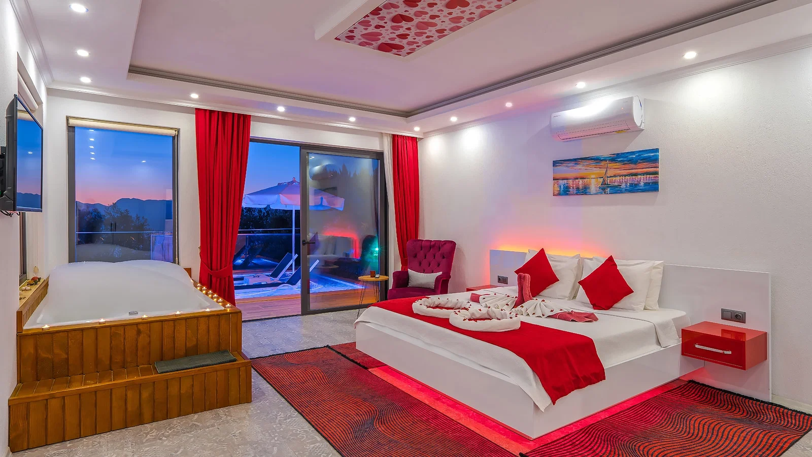 Üzümlü’de Korunaklı, Çocuk Havuzlu, Jakuzili, Kiralık Villa
