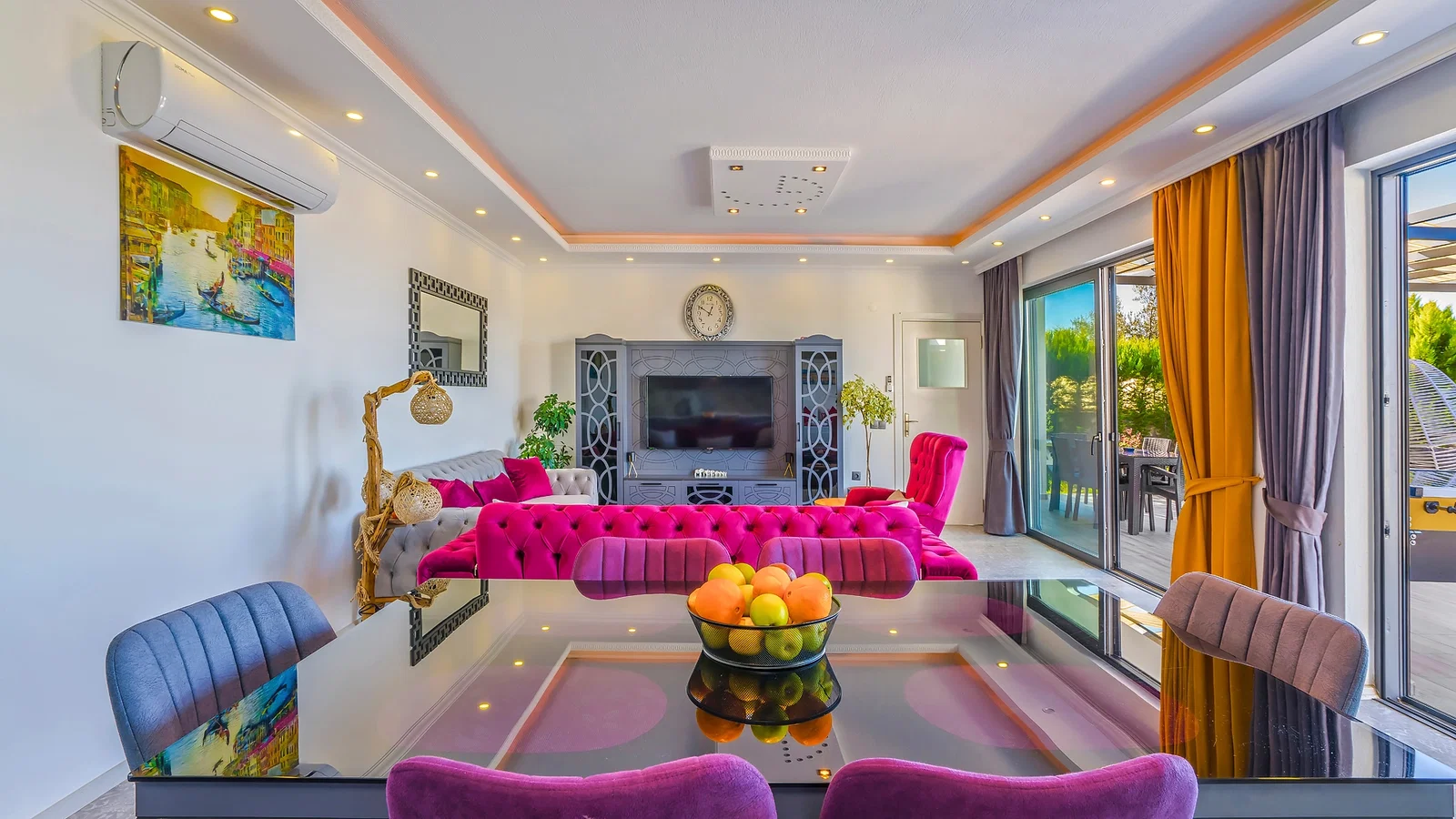 Üzümlü’de Korunaklı, Çocuk Havuzlu, Jakuzili, Kiralık Villa