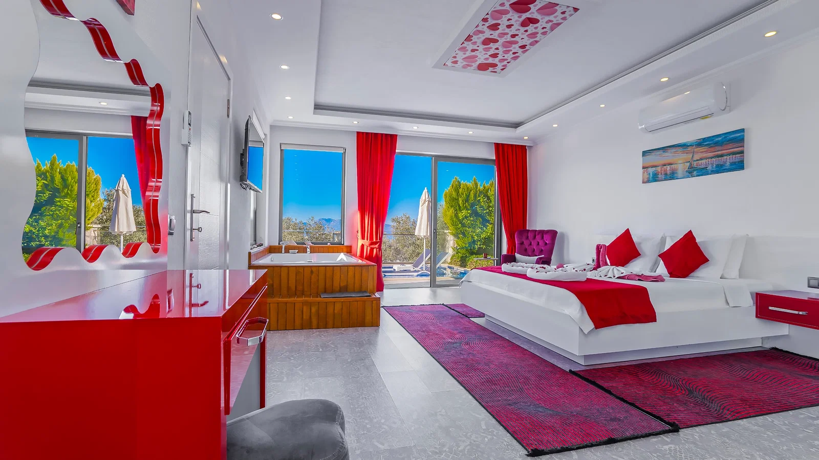 Üzümlü’de Korunaklı, Çocuk Havuzlu, Jakuzili, Kiralık Villa