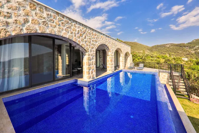 4 Kişilik Korunaklı Havuzlu Kiralık Villa, İslamlar’da Balayına Uygun