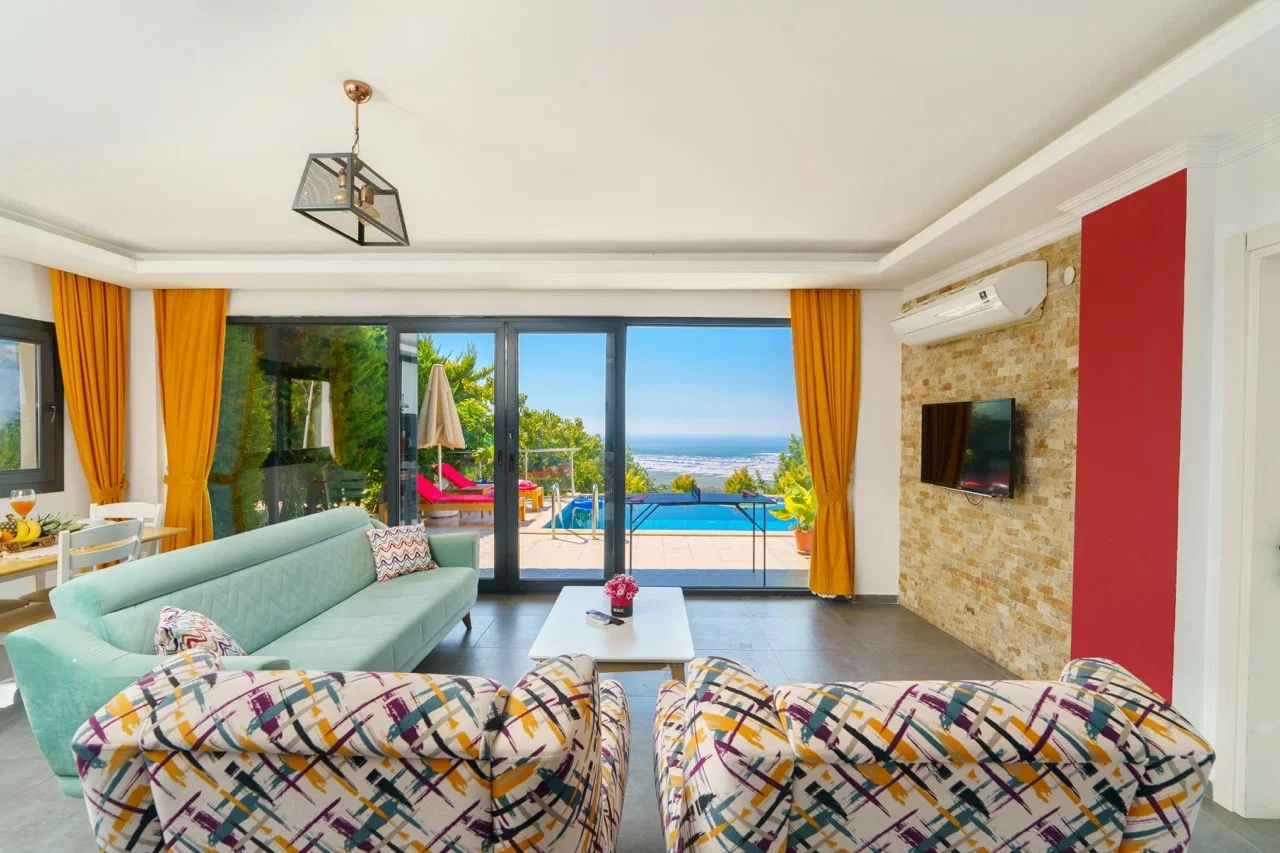 Üzümlü’de Balayı Çiftlerine Uygun, Isıtmalı Havuzlu, 2 Kişilik, Kiralık Villa
