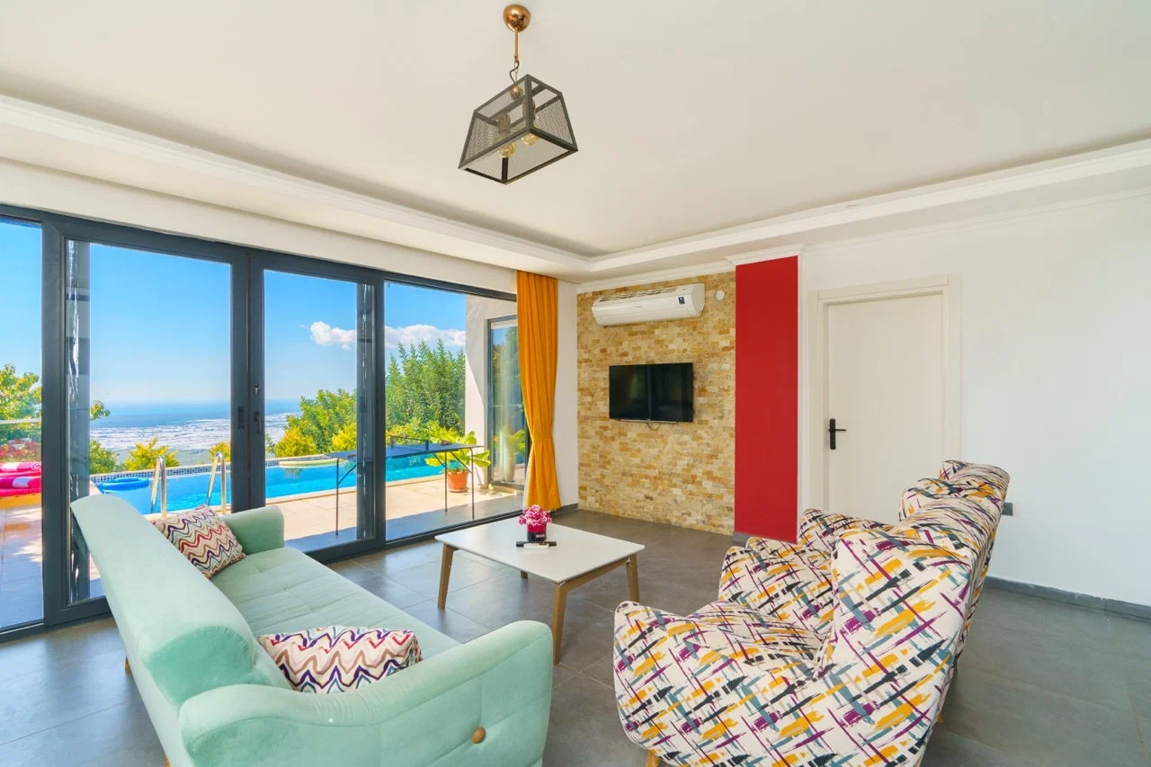 Üzümlü’de Balayı Çiftlerine Uygun, Isıtmalı Havuzlu, 2 Kişilik, Kiralık Villa