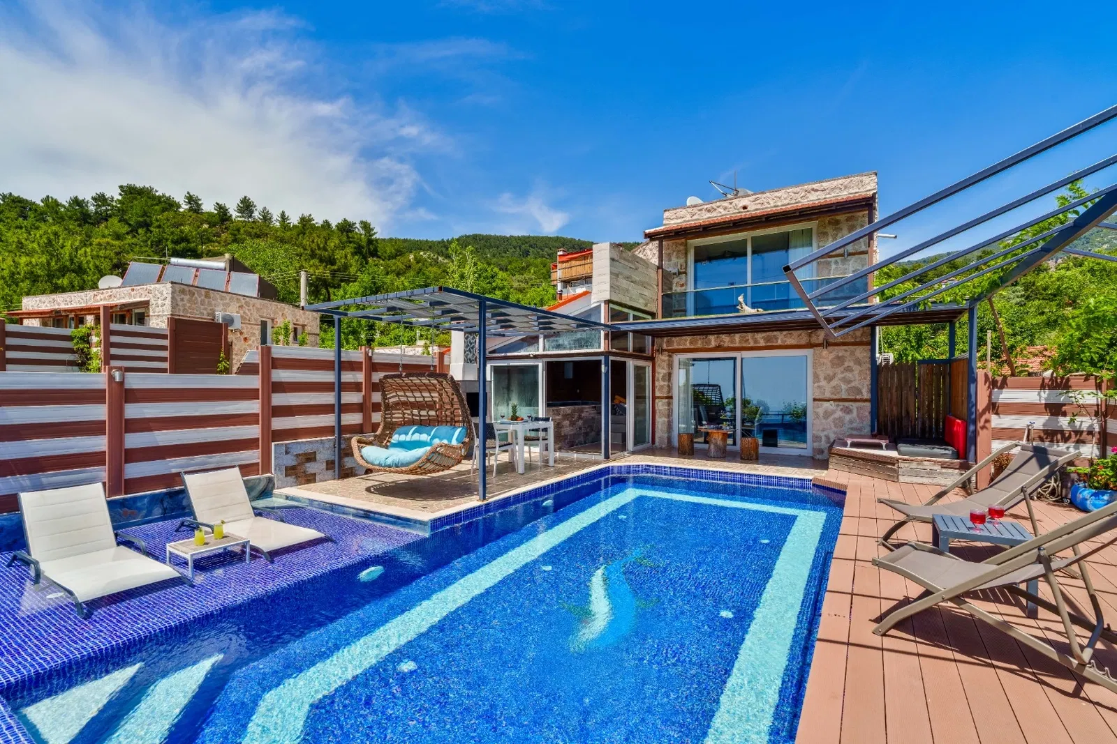 İslamlar’da ısıtmalı havuzlu kiralık villa