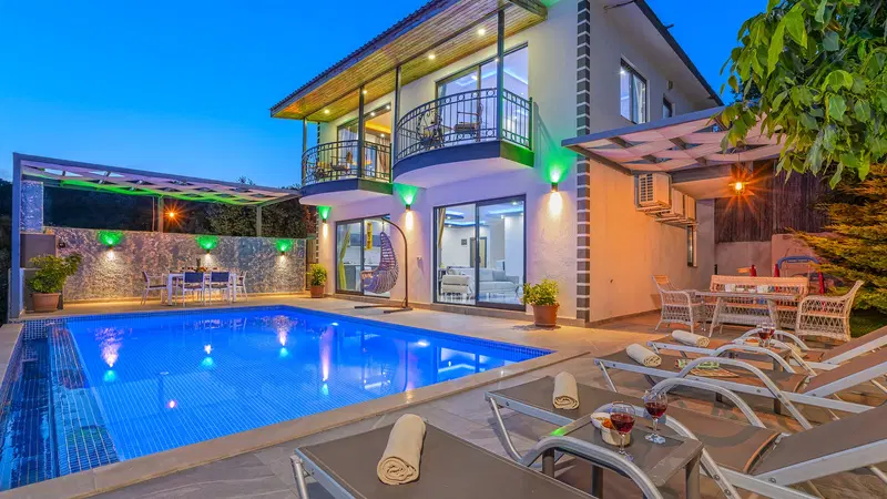 İslamlar’da korunaklı havuzlu kiralık villa