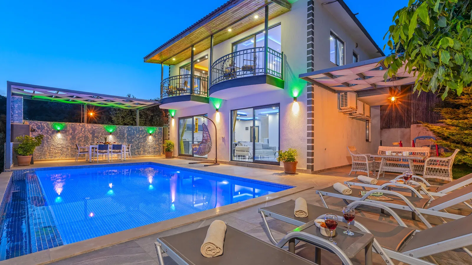 İslamlar’da korunaklı havuzlu kiralık villa