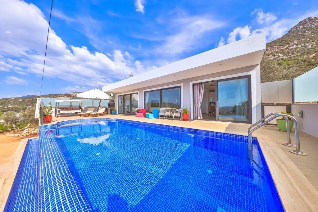 İslamlar’da korunaklı havuzlu kiralık villa