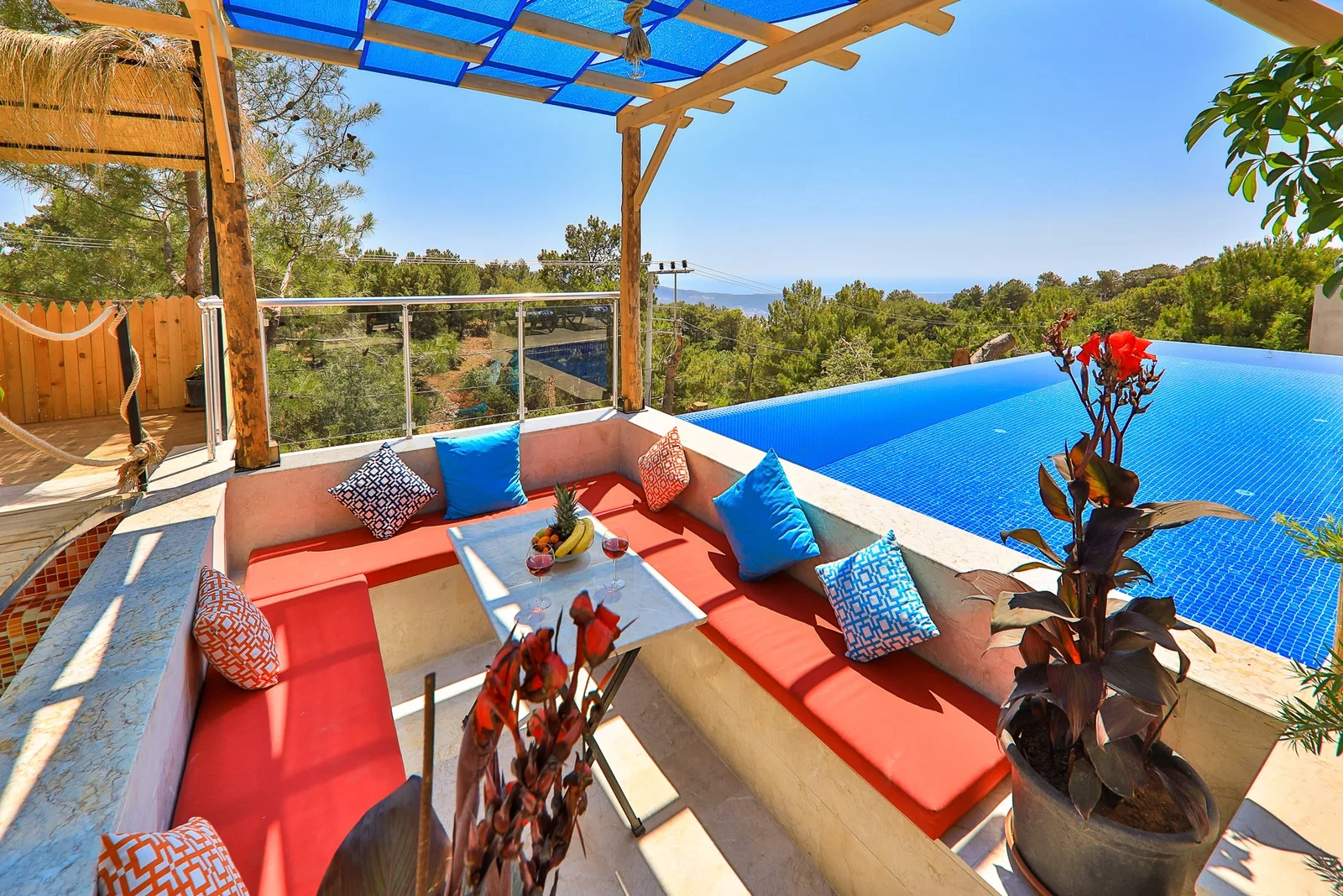 İslamlar’da Balayı Çiftlerine Uygun, Isıtmalı Havuzlu, 2 Yatak Odalı, Kiralık Villa