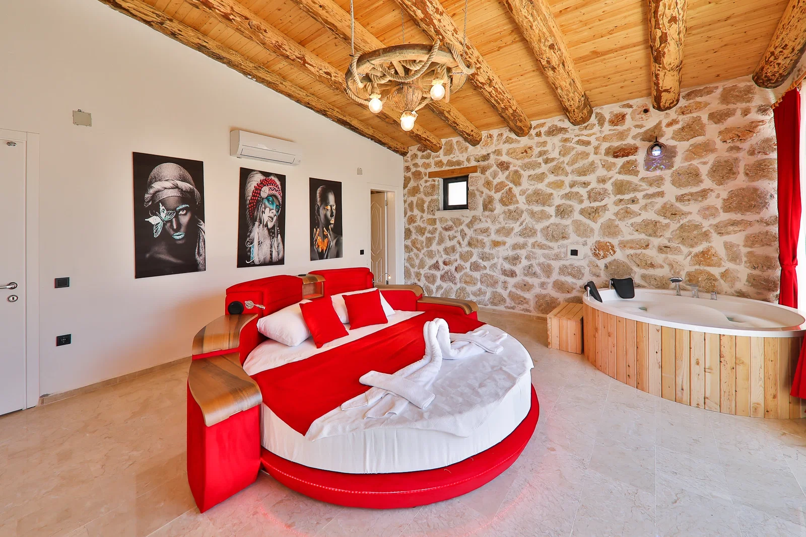 İslamlar’da Balayı Çiftlerine Uygun, Isıtmalı Havuzlu, 2 Yatak Odalı, Kiralık Villa