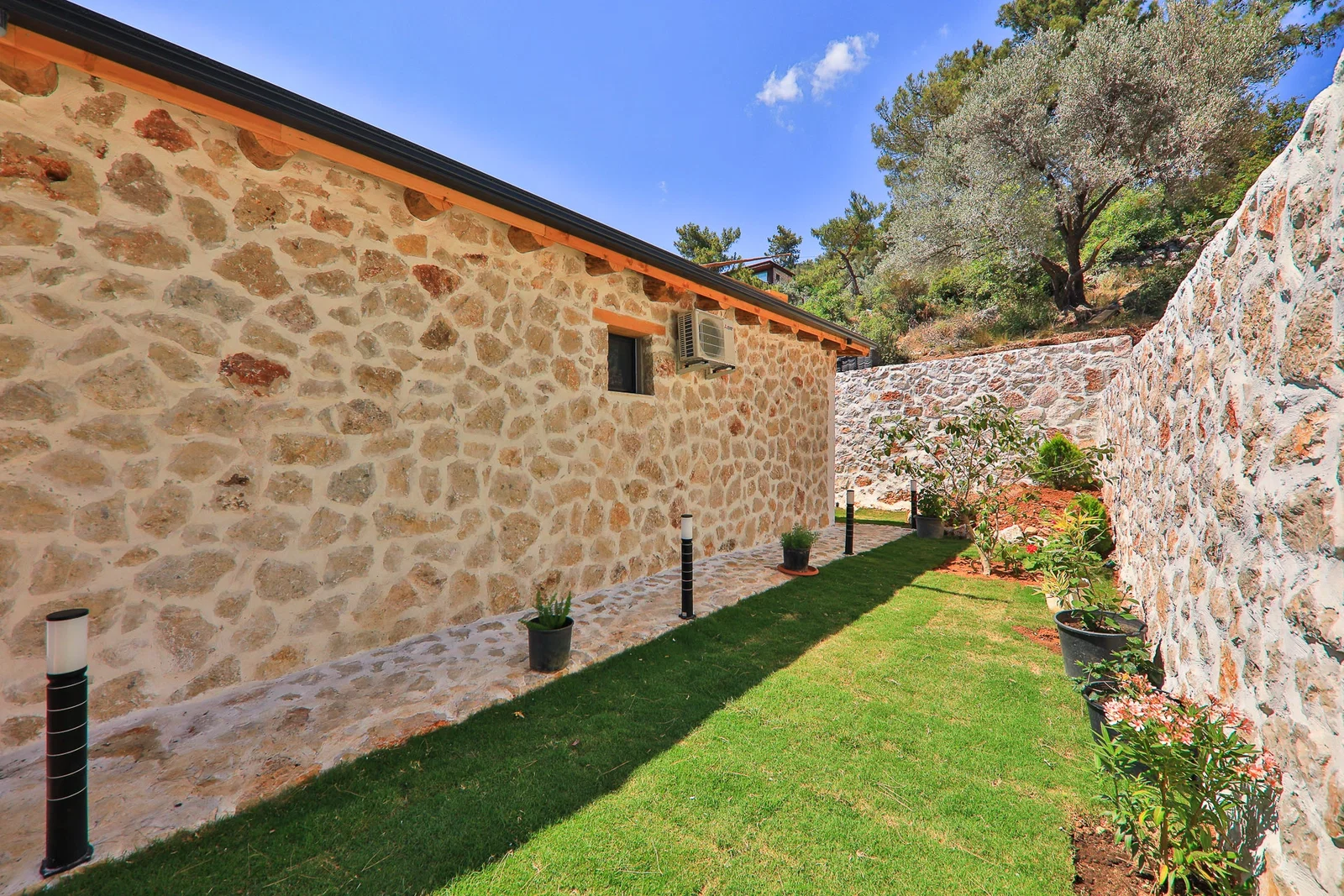 İslamlar’da Balayı Çiftlerine Uygun, Isıtmalı Havuzlu, 2 Yatak Odalı, Kiralık Villa