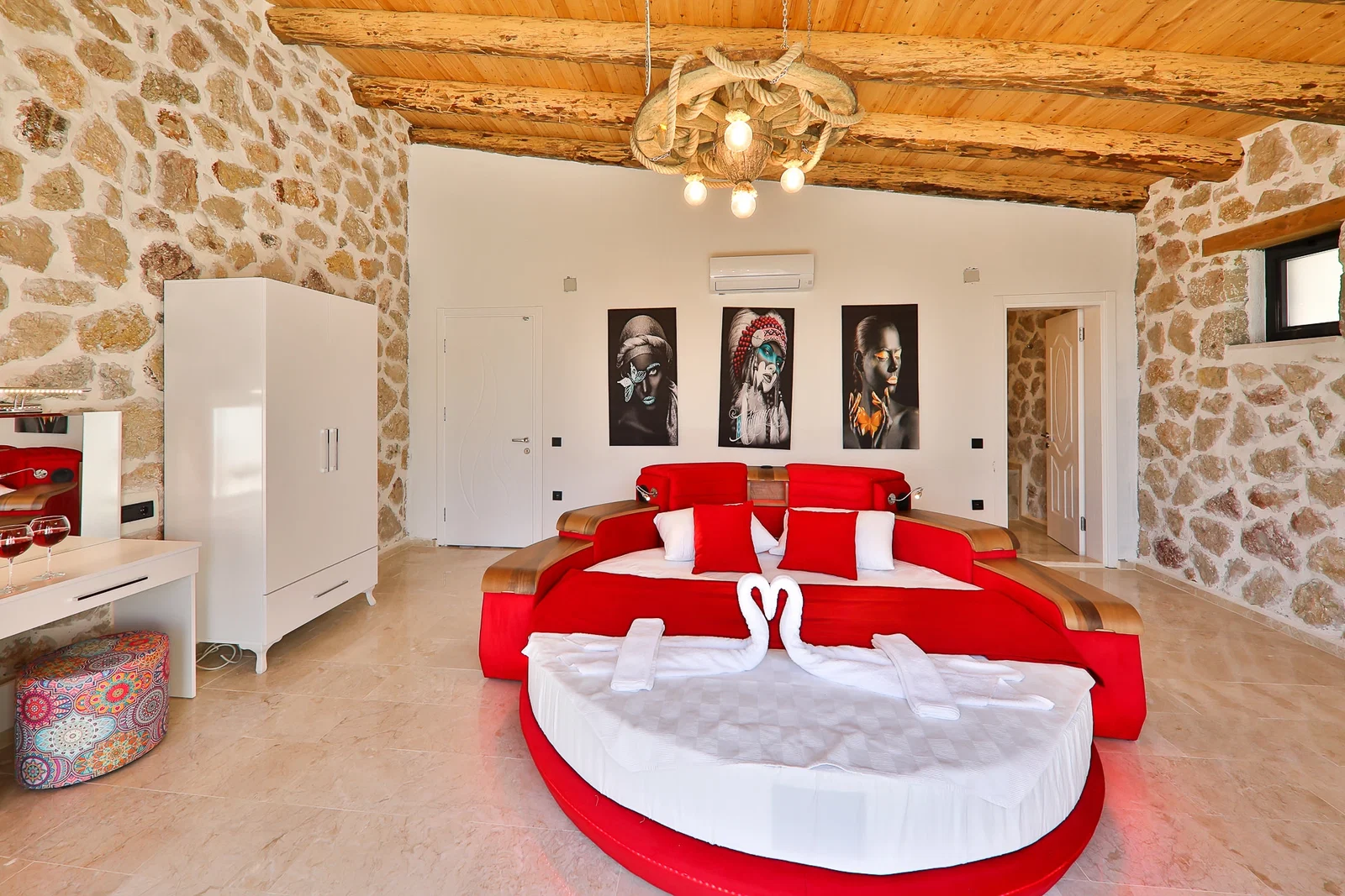 İslamlar’da Balayı Çiftlerine Uygun, Isıtmalı Havuzlu, 2 Yatak Odalı, Kiralık Villa