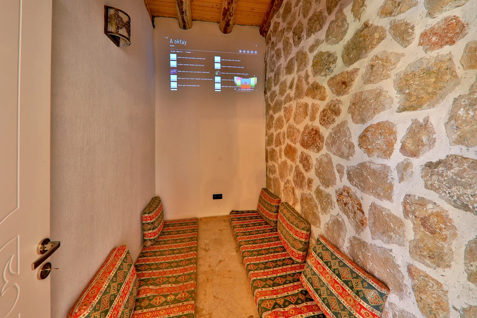 İslamlar’da Balayı Çiftlerine Uygun, Isıtmalı Havuzlu, 2 Yatak Odalı, Kiralık Villa