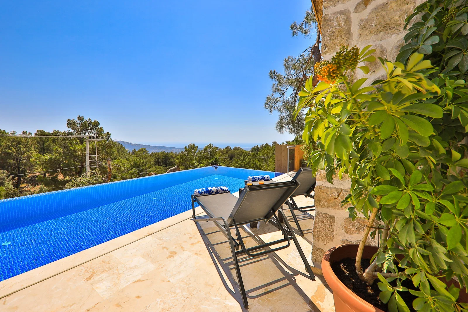 İslamlar’da Balayı Çiftlerine Uygun, Isıtmalı Havuzlu, 2 Yatak Odalı, Kiralık Villa
