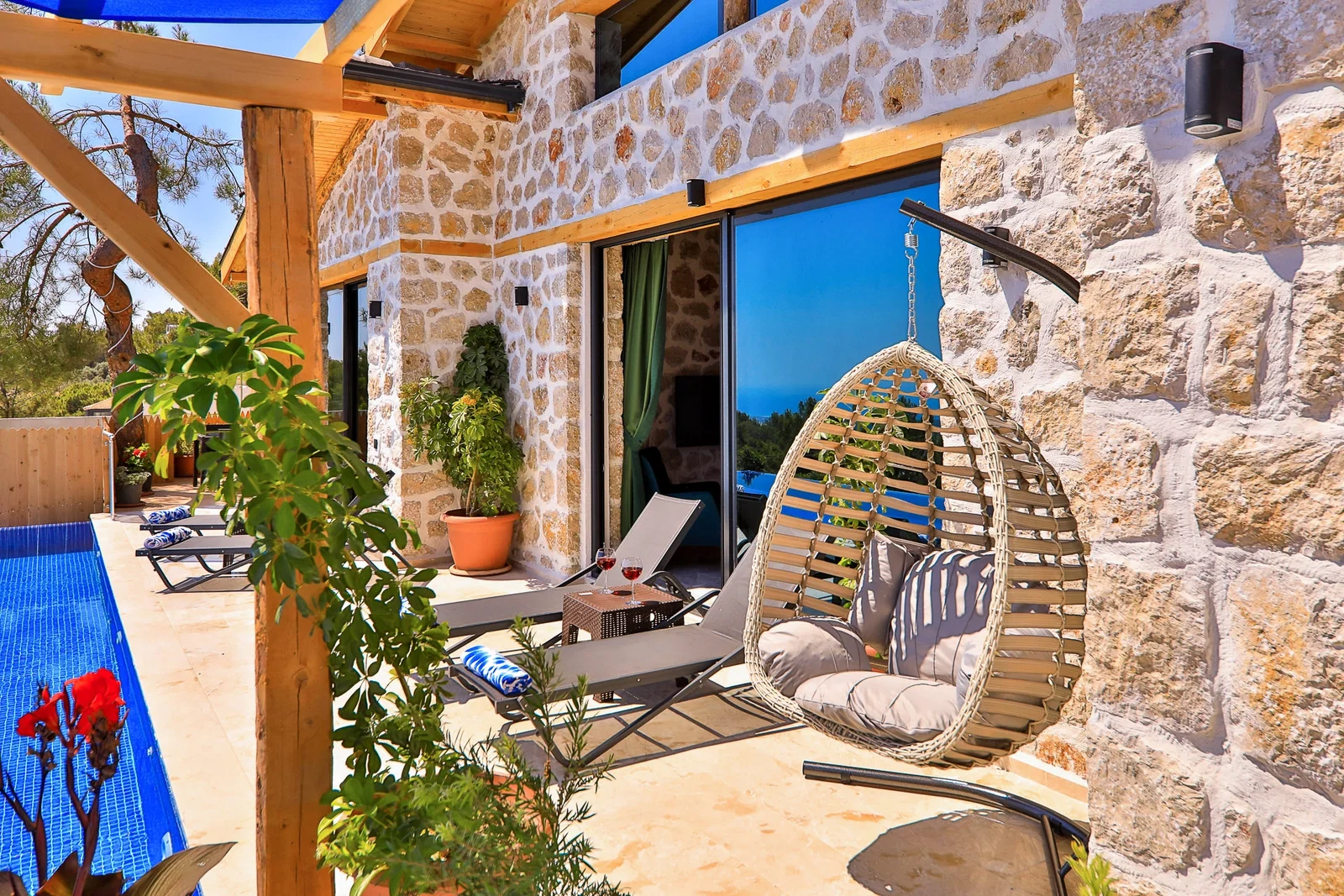 İslamlar’da Balayı Çiftlerine Uygun, Isıtmalı Havuzlu, 2 Yatak Odalı, Kiralık Villa