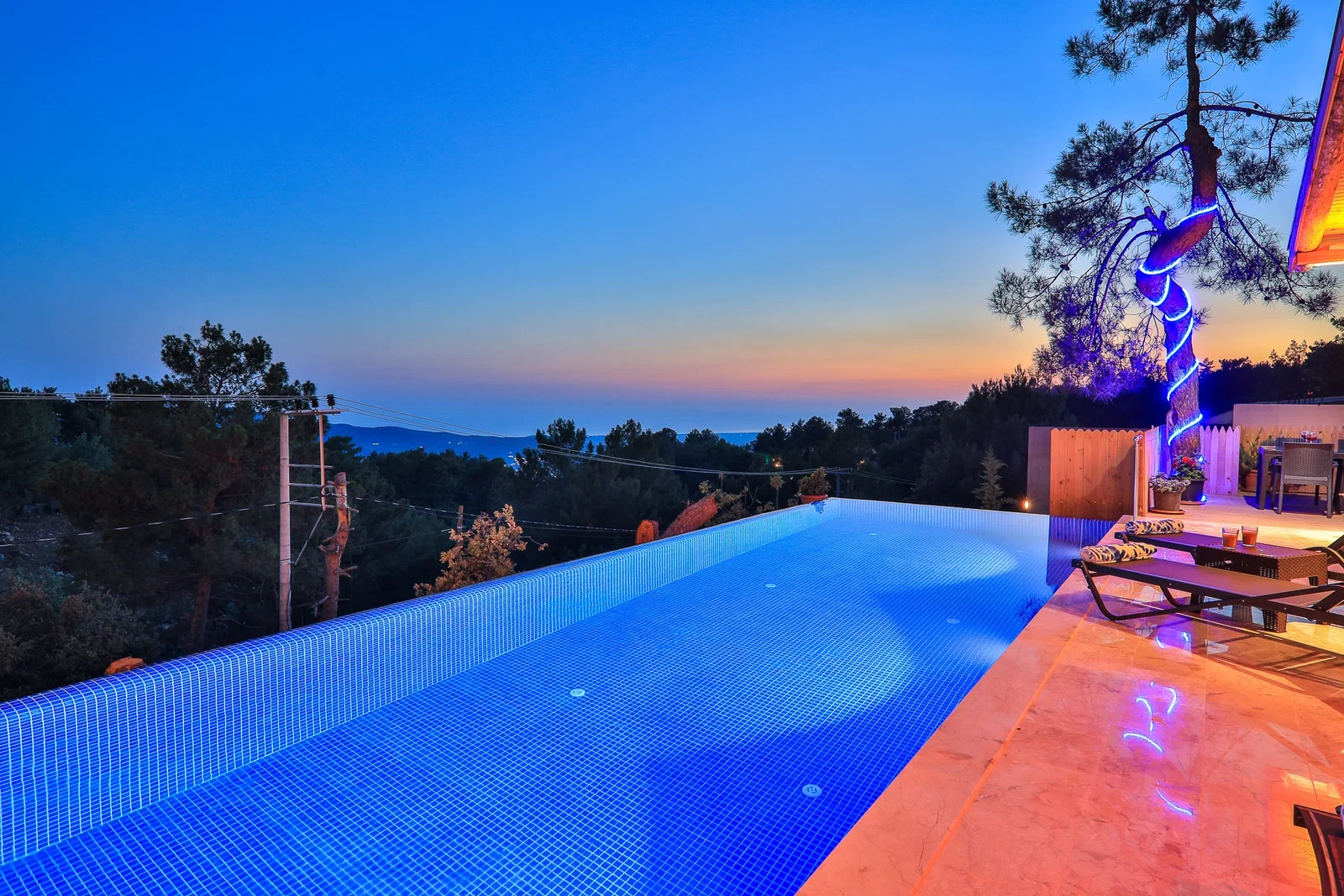 İslamlar’da Balayı Çiftlerine Uygun, Isıtmalı Havuzlu, 2 Yatak Odalı, Kiralık Villa