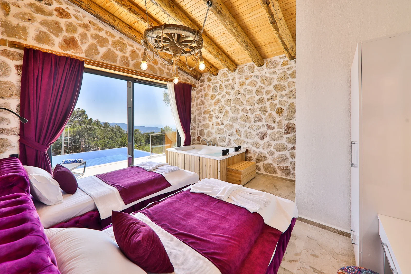 İslamlar’da Balayı Çiftlerine Uygun, Isıtmalı Havuzlu, 2 Yatak Odalı, Kiralık Villa