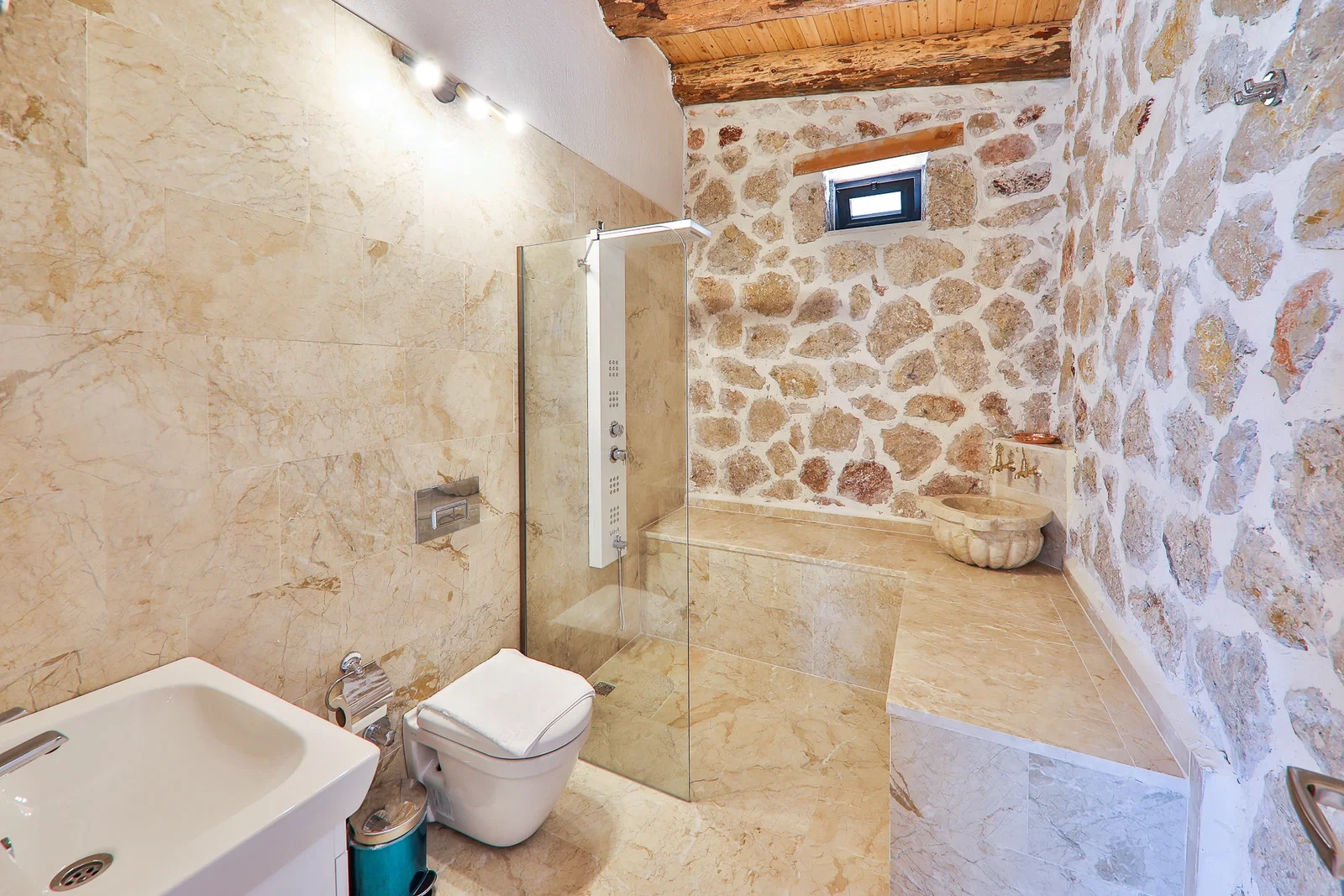 İslamlar’da Balayı Çiftlerine Uygun, Isıtmalı Havuzlu, 2 Yatak Odalı, Kiralık Villa