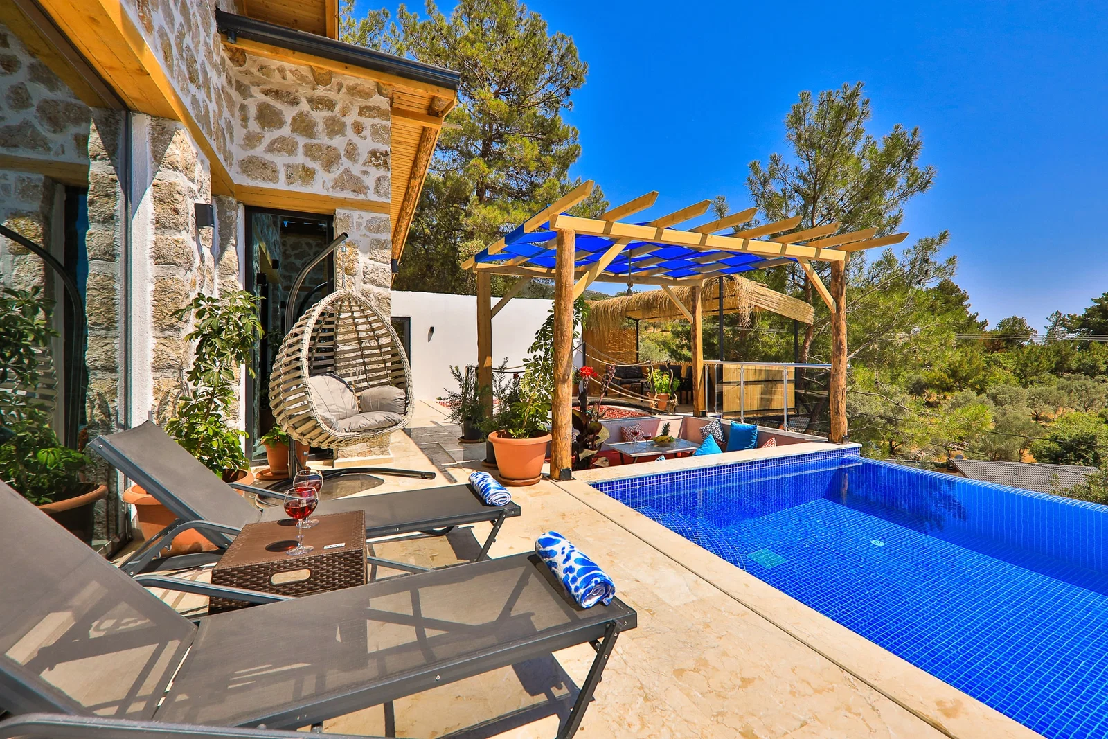 İslamlar’da Balayı Çiftlerine Uygun, Isıtmalı Havuzlu, 2 Yatak Odalı, Kiralık Villa