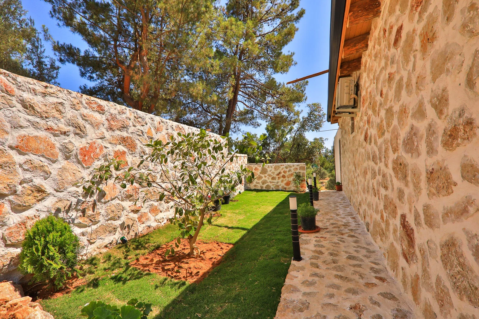 İslamlar’da Balayı Çiftlerine Uygun, Isıtmalı Havuzlu, 2 Yatak Odalı, Kiralık Villa