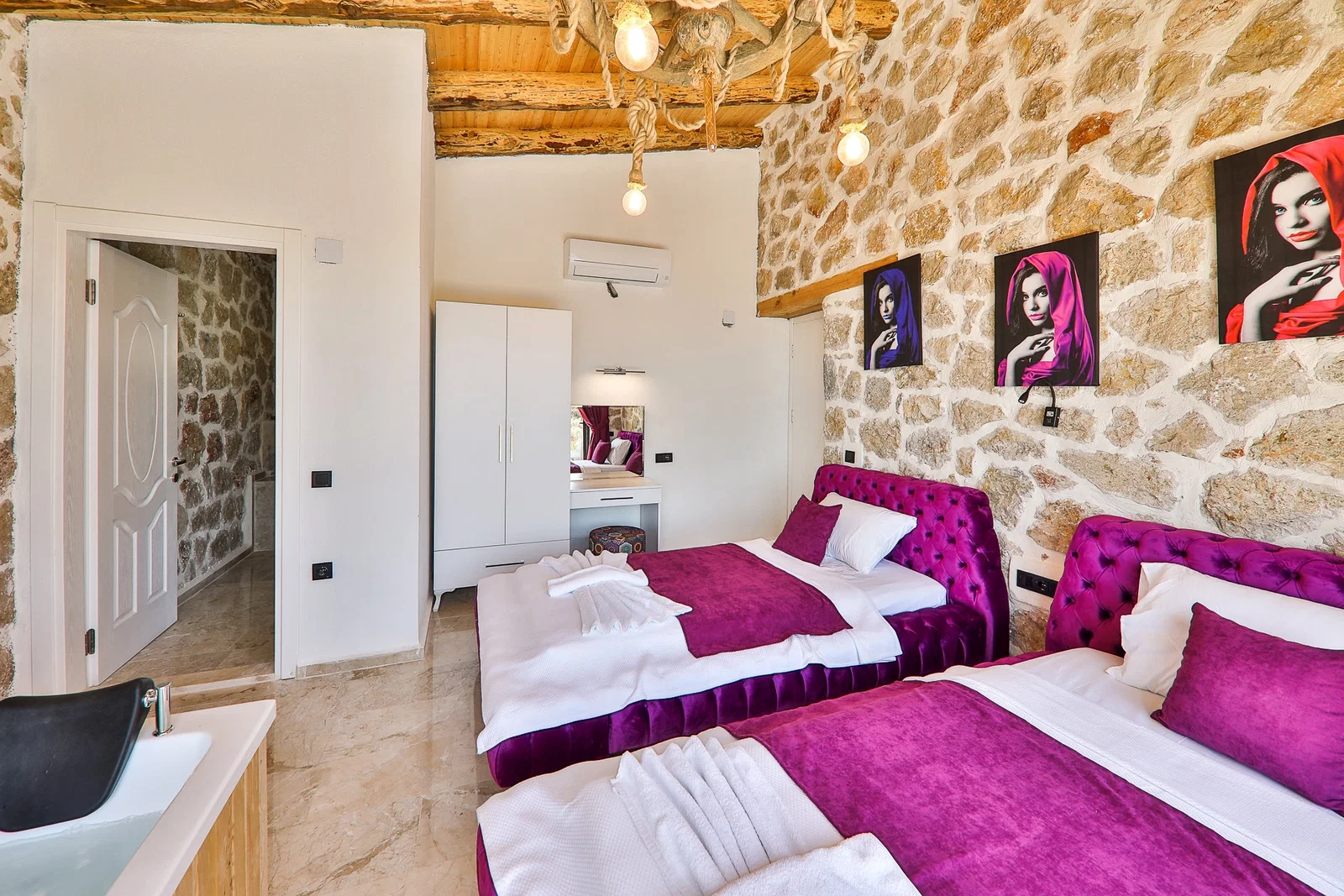İslamlar’da Balayı Çiftlerine Uygun, Isıtmalı Havuzlu, 2 Yatak Odalı, Kiralık Villa