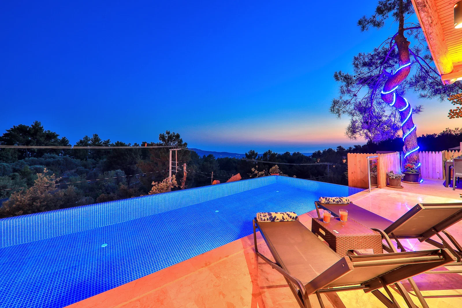 İslamlar’da Balayı Çiftlerine Uygun, Isıtmalı Havuzlu, 2 Yatak Odalı, Kiralık Villa