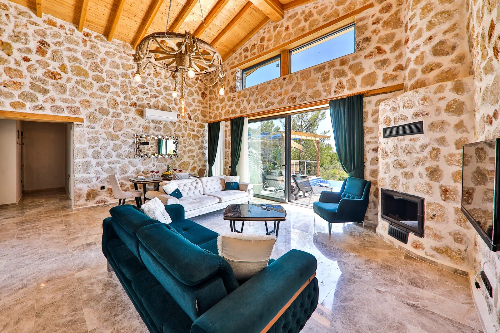 İslamlar’da Balayı Çiftlerine Uygun, Isıtmalı Havuzlu, 2 Yatak Odalı, Kiralık Villa
