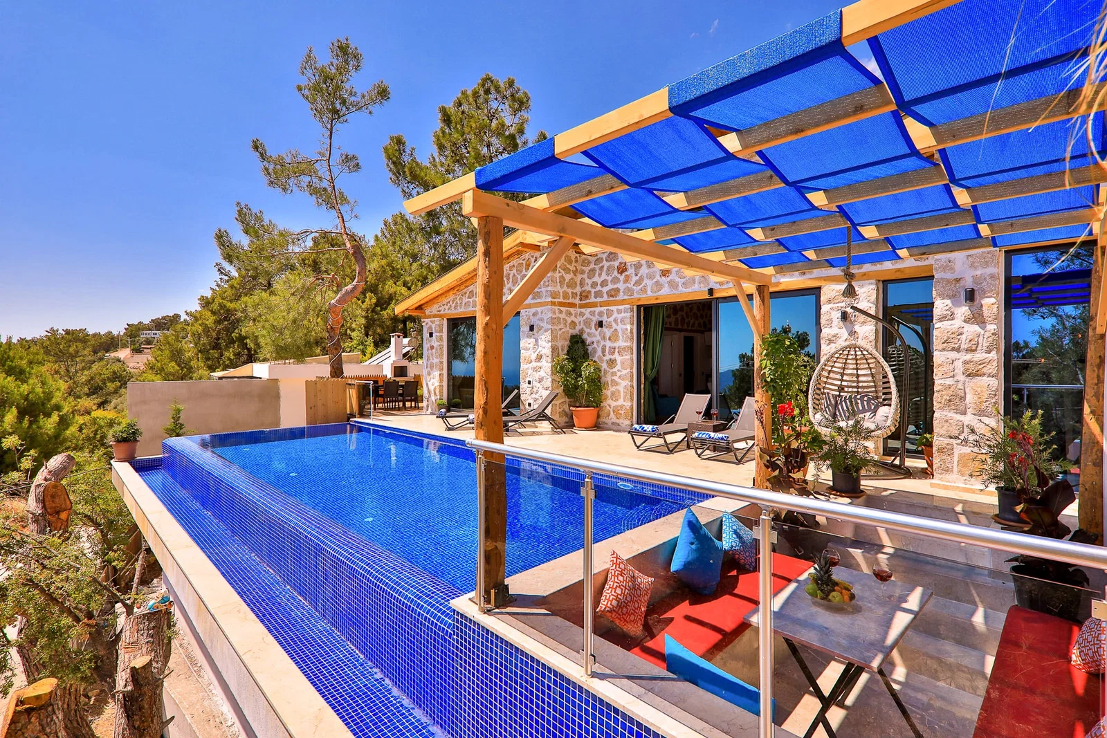 İslamlar’da Balayı Çiftlerine Uygun, Isıtmalı Havuzlu, 2 Yatak Odalı, Kiralık Villa
